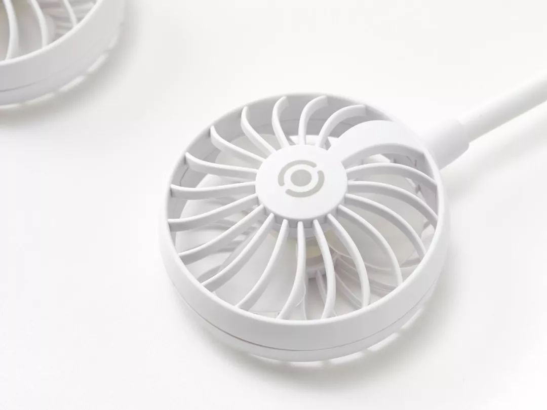 脖颈挂风扇，夏日“行走的空调”成新宠